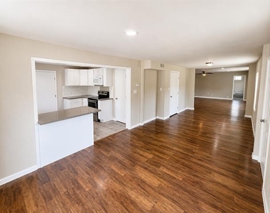 409 Jefferson Avenue - Photo Thumbnail 9