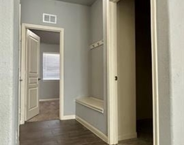 1128 Foxtail Drive - Photo Thumbnail 15