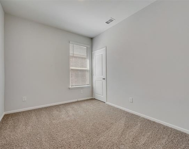9704 New Bern Drive - Photo Thumbnail 12