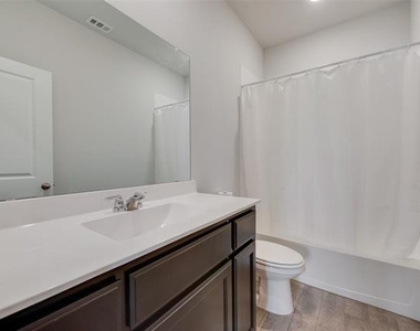 9704 New Bern Drive - Photo Thumbnail 10