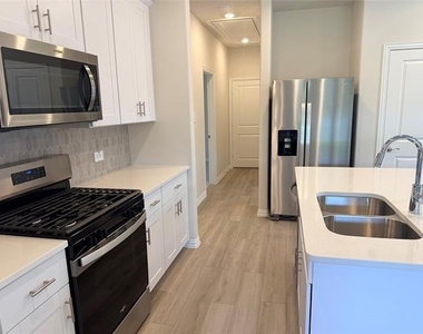 6212 Chickney Drive - Photo Thumbnail 7