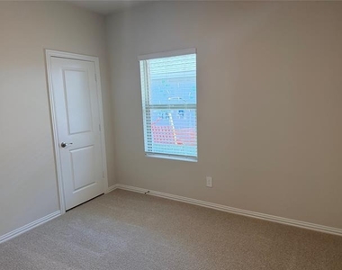 6212 Chickney Drive - Photo Thumbnail 15