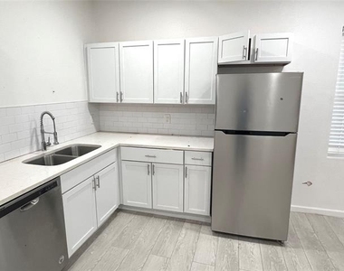 410 Vaden S - Photo Thumbnail 4