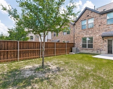1028 Emil Place - Photo Thumbnail 23