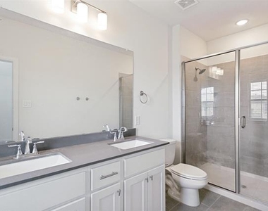 1028 Emil Place - Photo Thumbnail 17
