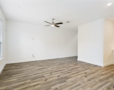 1028 Emil Place - Photo Thumbnail 12