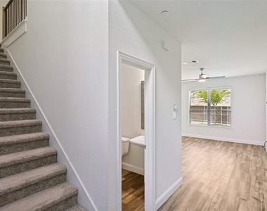 1028 Emil Place - Photo Thumbnail 6