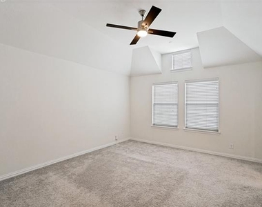1028 Emil Place - Photo Thumbnail 16