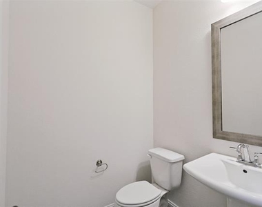1028 Emil Place - Photo Thumbnail 15