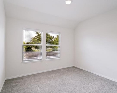 1028 Emil Place - Photo Thumbnail 21