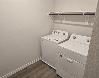 2236 Lasso Court - Photo Thumbnail 16