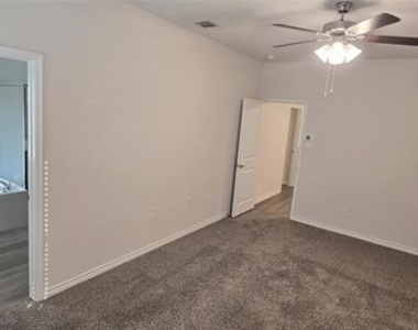 2236 Lasso Court - Photo Thumbnail 11