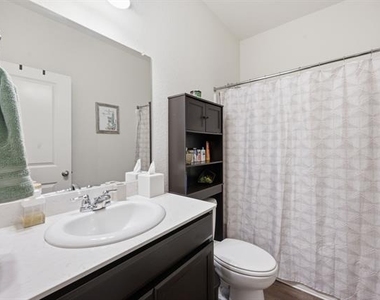 405 Willow Creek Drive - Photo Thumbnail 15