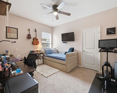405 Willow Creek Drive - Photo Thumbnail 14