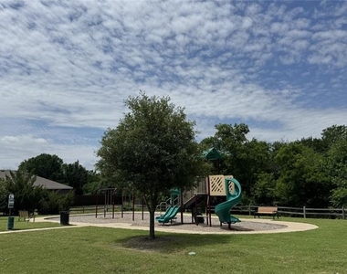 405 Willow Creek Drive - Photo Thumbnail 5