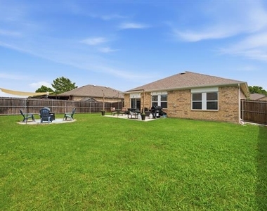 405 Willow Creek Drive - Photo Thumbnail 2