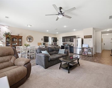405 Willow Creek Drive - Photo Thumbnail 8