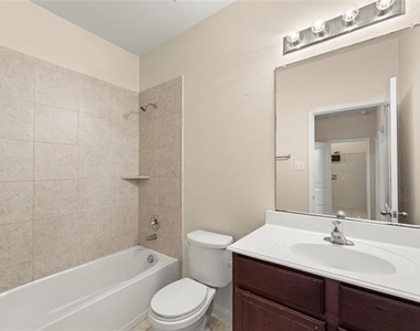 3003 Rocking Hills Trail - Photo Thumbnail 9