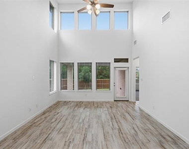 9344 Buckeye Bend - Photo Thumbnail 11