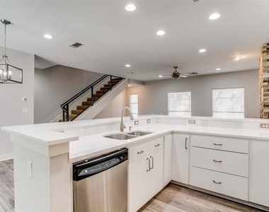 3824 Brown Street - Photo Thumbnail 7