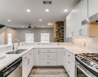 3824 Brown Street - Photo Thumbnail 6