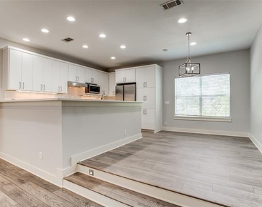 3824 Brown Street - Photo Thumbnail 3