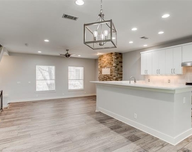 3824 Brown Street - Photo Thumbnail 5