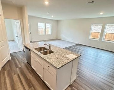 1855 Lockhart Drive - Photo Thumbnail 5