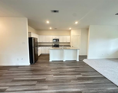 1855 Lockhart Drive - Photo Thumbnail 4