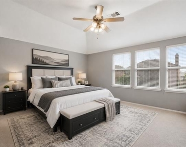 9121 Liberty Crossing Drive - Photo Thumbnail 16