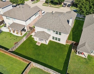 9121 Liberty Crossing Drive - Photo Thumbnail 21
