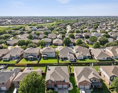 9121 Liberty Crossing Drive - Photo Thumbnail 20