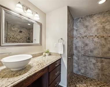 9121 Liberty Crossing Drive - Photo Thumbnail 4