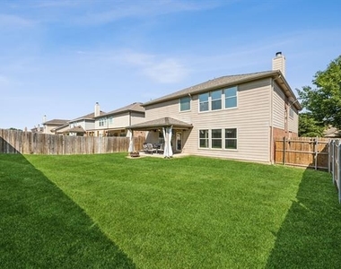 9121 Liberty Crossing Drive - Photo Thumbnail 2