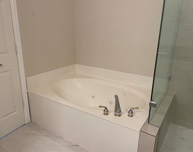 4223 Castle Rock Court - Photo Thumbnail 14