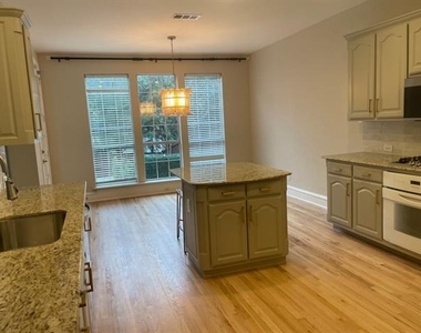 4223 Castle Rock Court - Photo Thumbnail 7