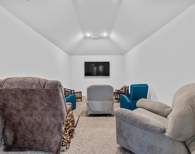 2760 Richard Street - Photo Thumbnail 23