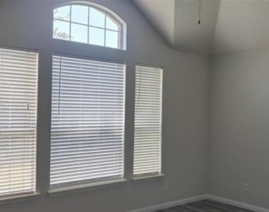 1412 Brenda Lane - Photo Thumbnail 22