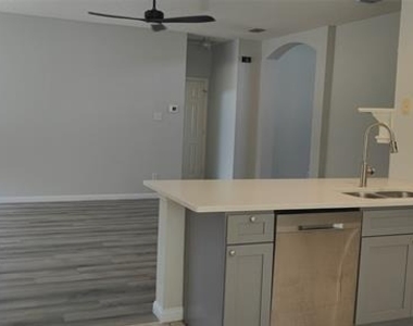 1412 Brenda Lane - Photo Thumbnail 15