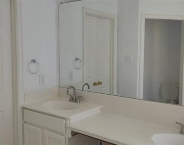 1412 Brenda Lane - Photo Thumbnail 24