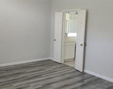 1412 Brenda Lane - Photo Thumbnail 23
