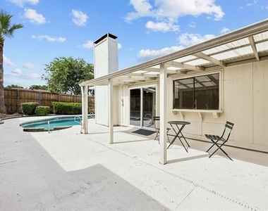 2604 Winding Creek Drive - Photo Thumbnail 2