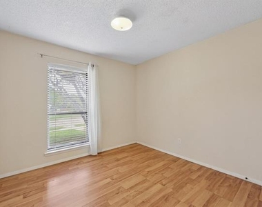 2604 Winding Creek Drive - Photo Thumbnail 8