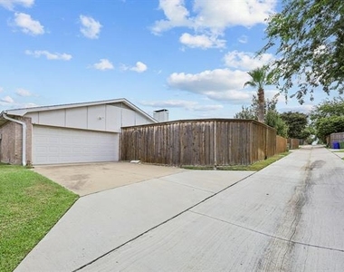 2604 Winding Creek Drive - Photo Thumbnail 23
