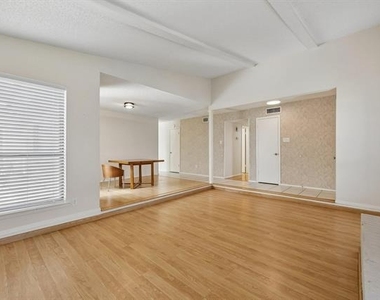 2604 Winding Creek Drive - Photo Thumbnail 5