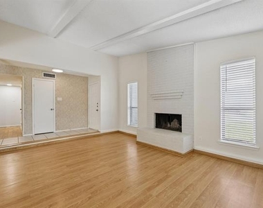 2604 Winding Creek Drive - Photo Thumbnail 4