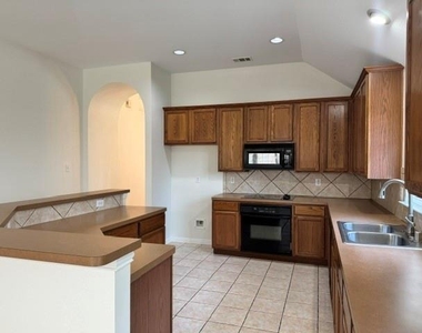 11342 Mansfield Drive - Photo Thumbnail 4