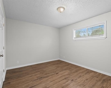 429 Johnson Street - Photo Thumbnail 8