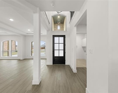 1320 Villanova Lane - Photo Thumbnail 2