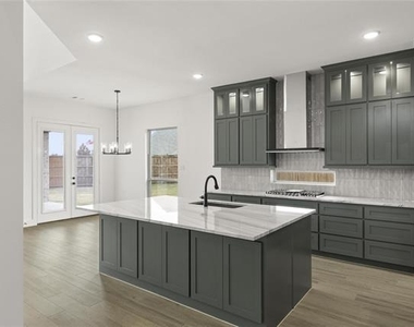 1320 Villanova Lane - Photo Thumbnail 8